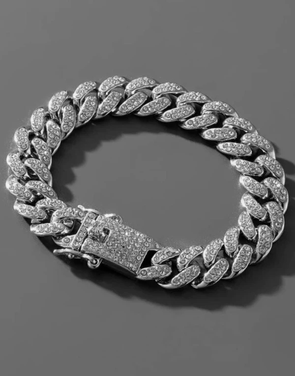 Men American Diamond Silver Pleated Round Bracelet